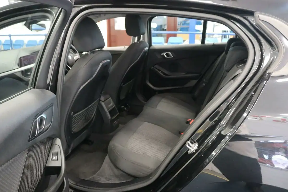2021-bmw-1-series-15td-116d-se-lcp-big-14