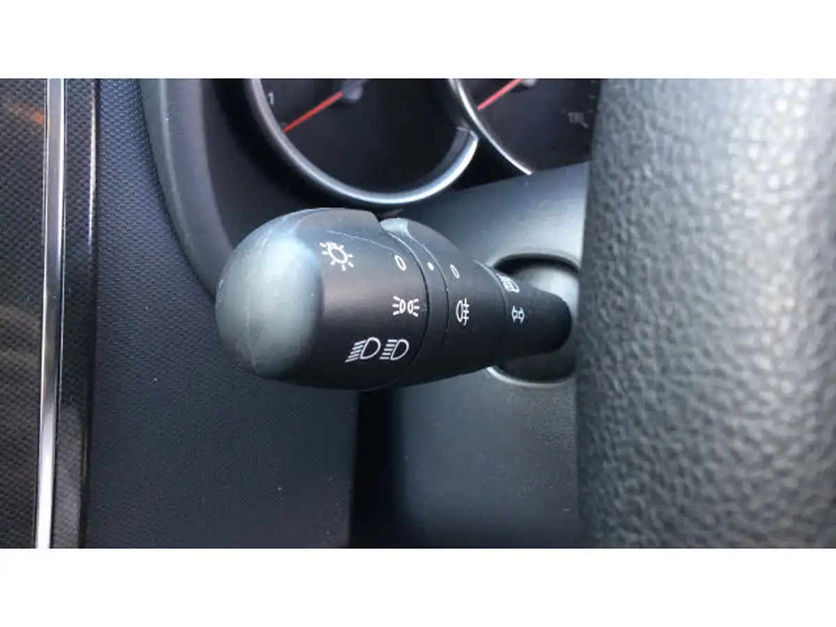 2018-dacia-sandero-10-sce-essential-big-15