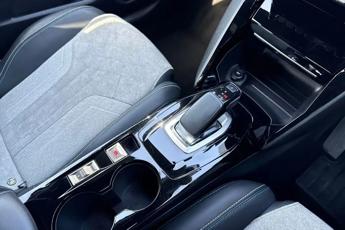 2021-peugeot-208-e-gt-premium-big-59