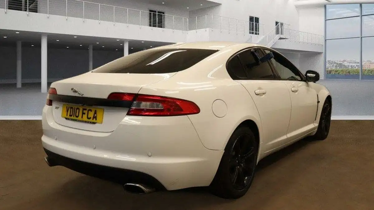 2010-jaguar-xf-30td-luxury-big-3