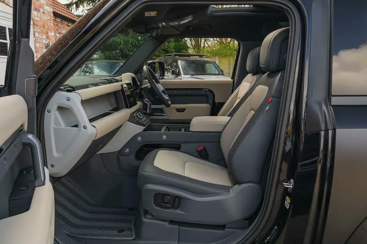 2023-land-rover-90-defender-big-32