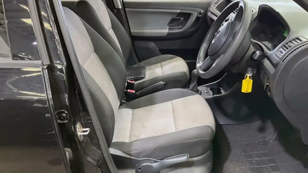 2013-skoda-fabia-12-12v-s-hatchback-1198cc-big-8