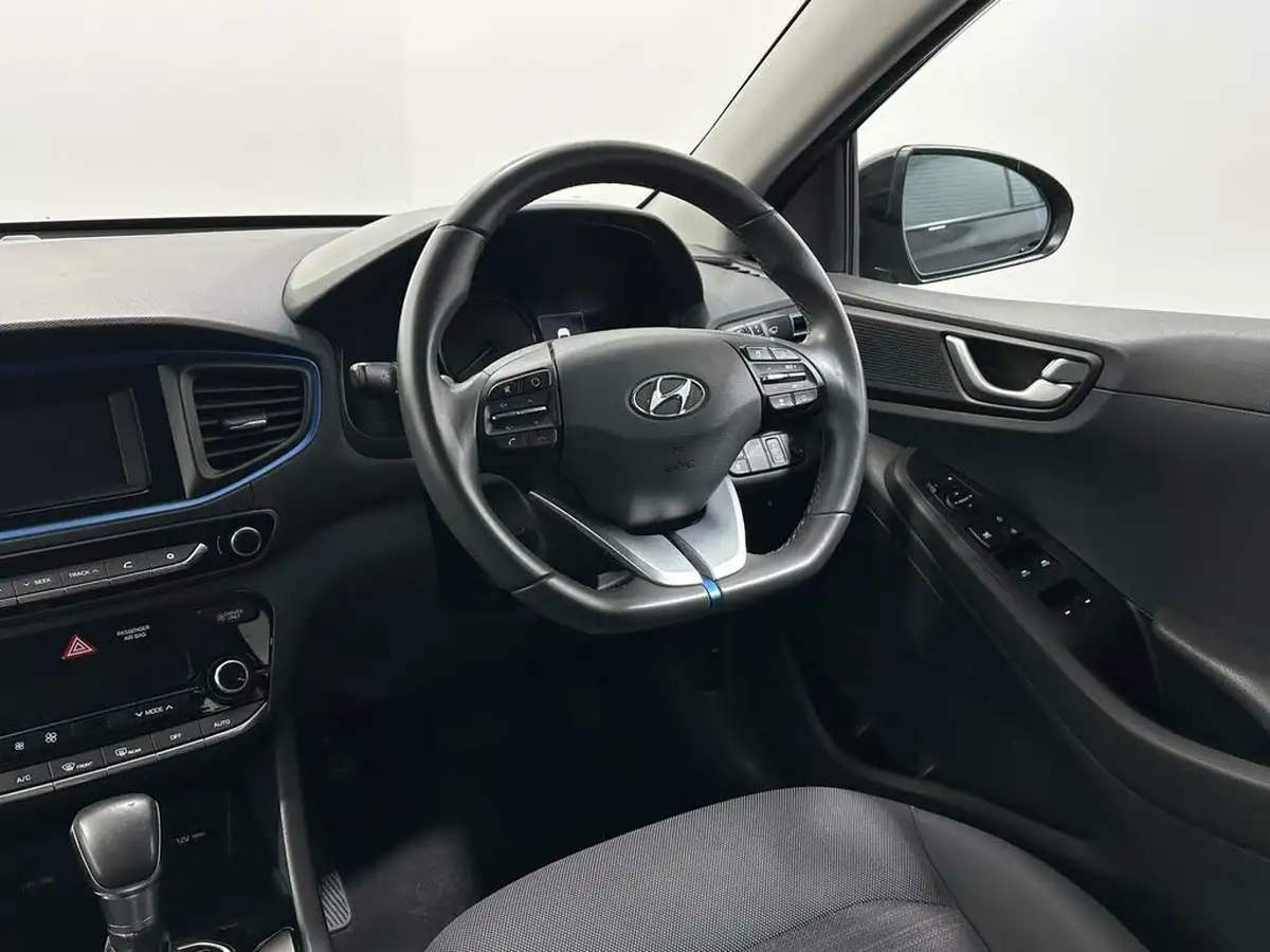 2018-hyundai-ioniq-16-gdi-se-hybrid-big-10