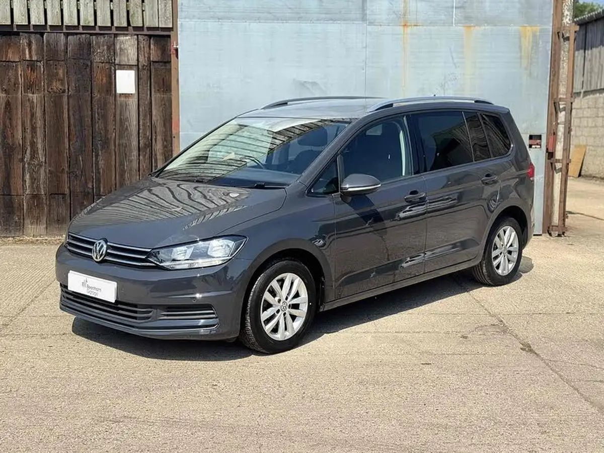 2018-volkswagen-touran-20tdi-se-family-dsg-big-2