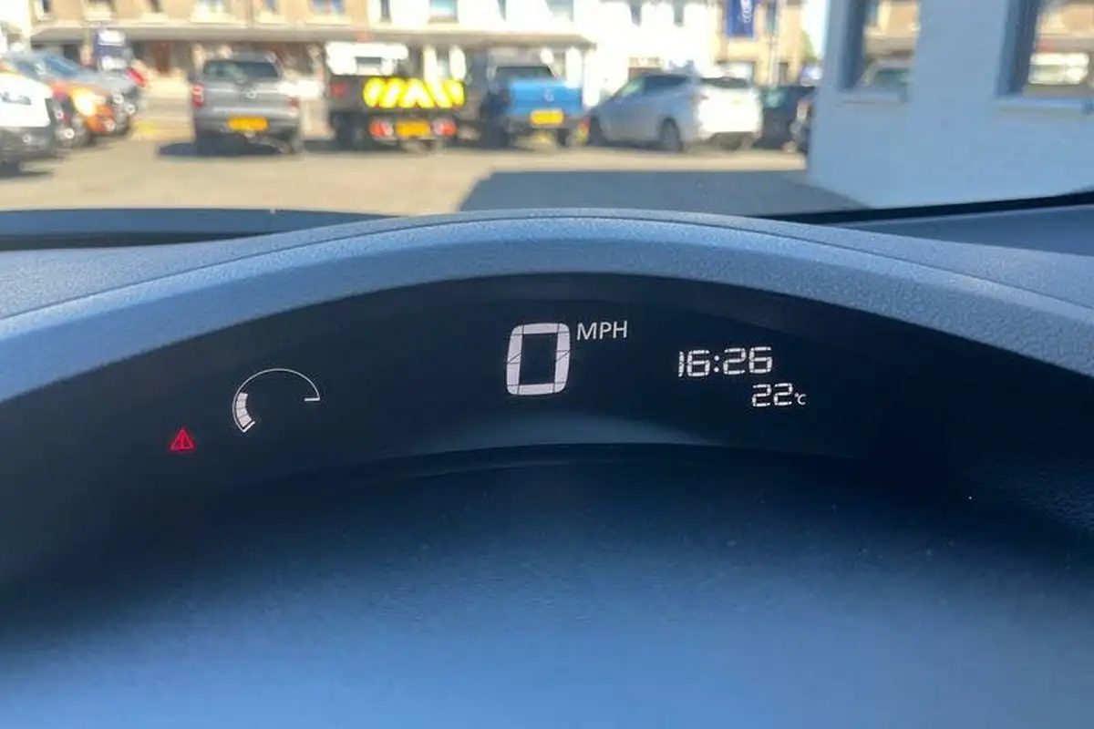 2016-nissan-leaf-e-acenta-30kwh-big-38