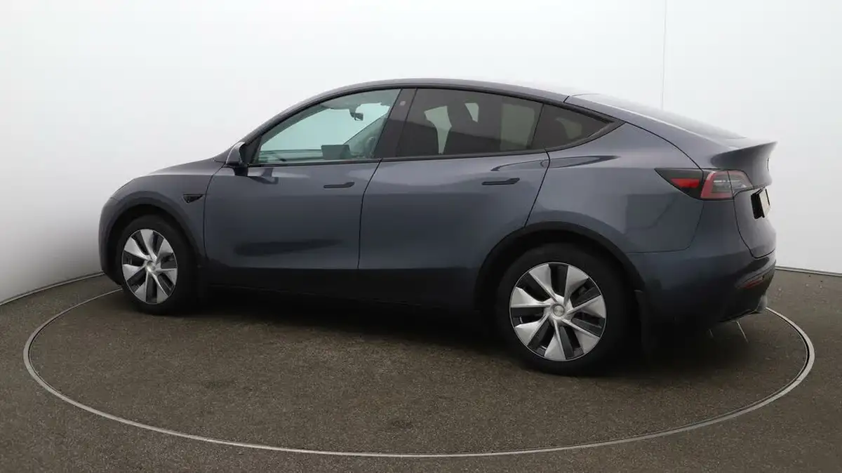 2023-tesla-model-y-e-rwd-big-38