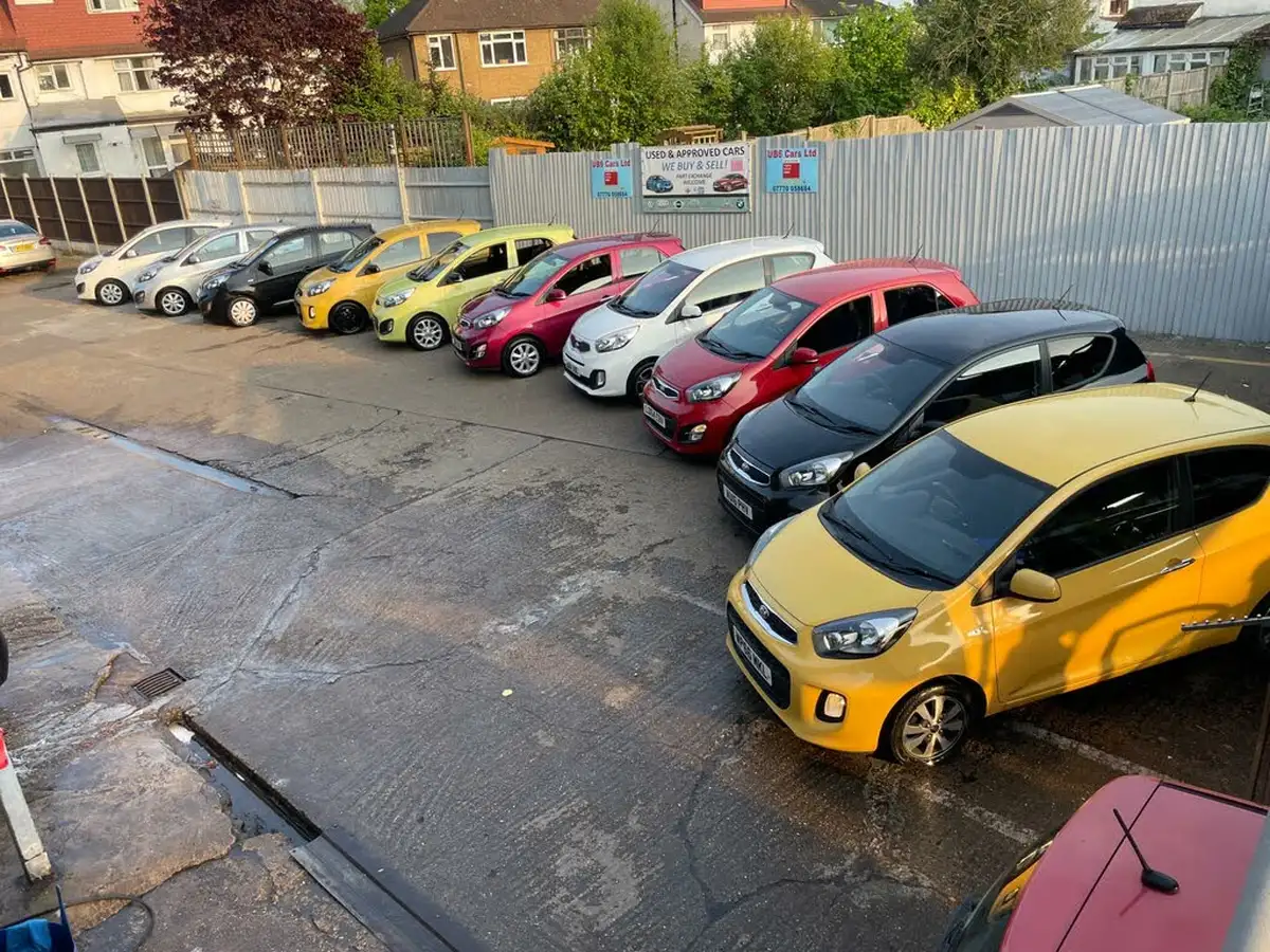 2012-kia-picanto-125-halo-big-35