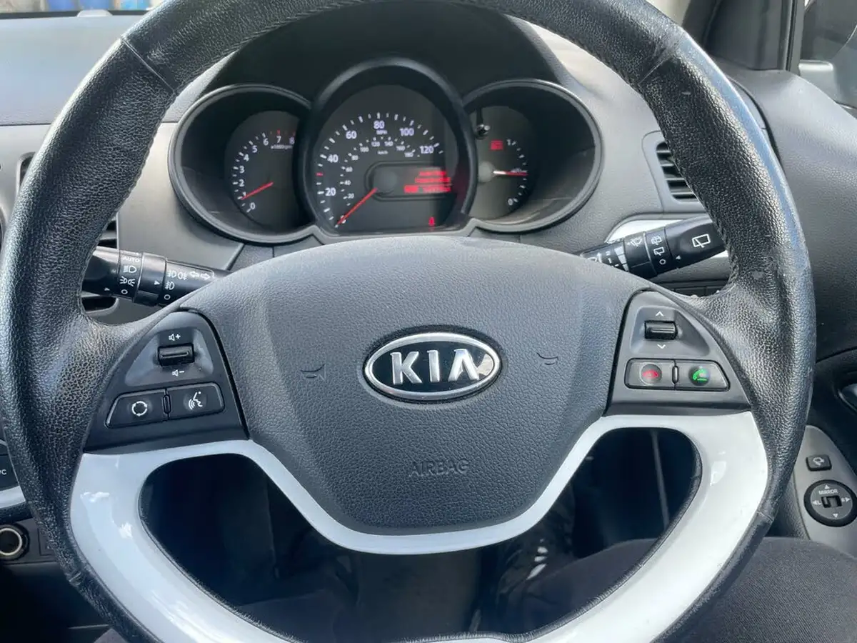 2012-kia-picanto-125-halo-big-11