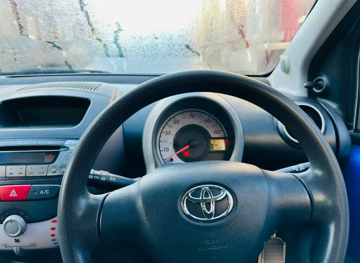 2010-toyota-aygo-10-aygo-blue-vvt-i-5d-big-7