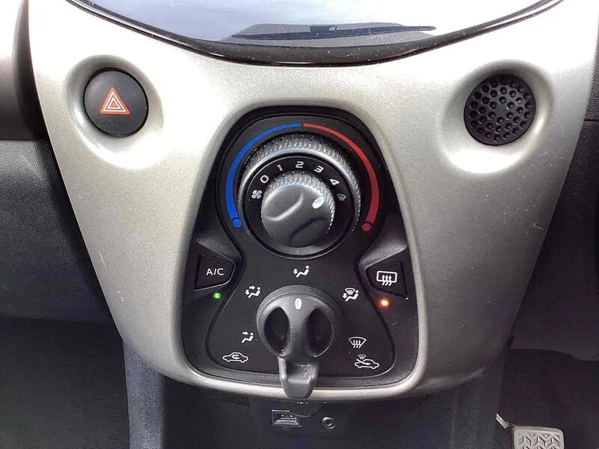 2016-citroen-c1-10-vti-feel-5d-big-13