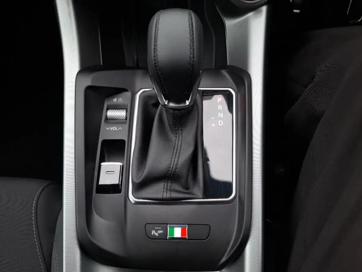 2025-alfa-romeo-tonale-15-sprint-big-14