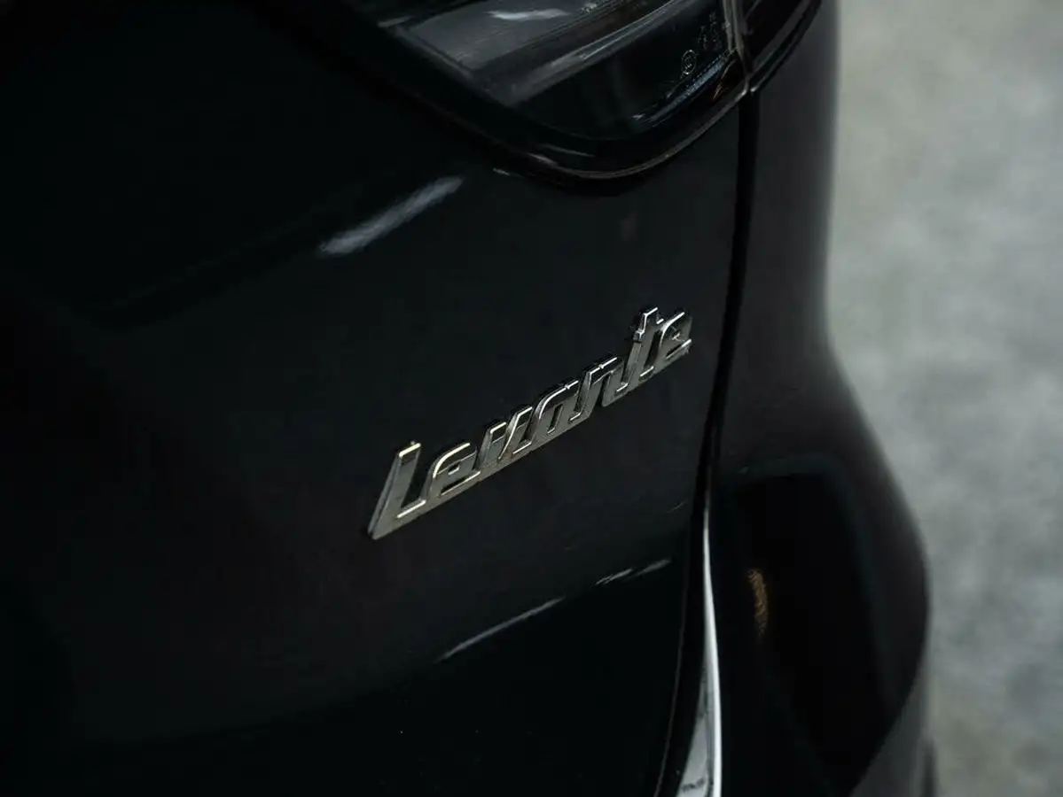 2020-maserati-levante-30-gransport-big-28