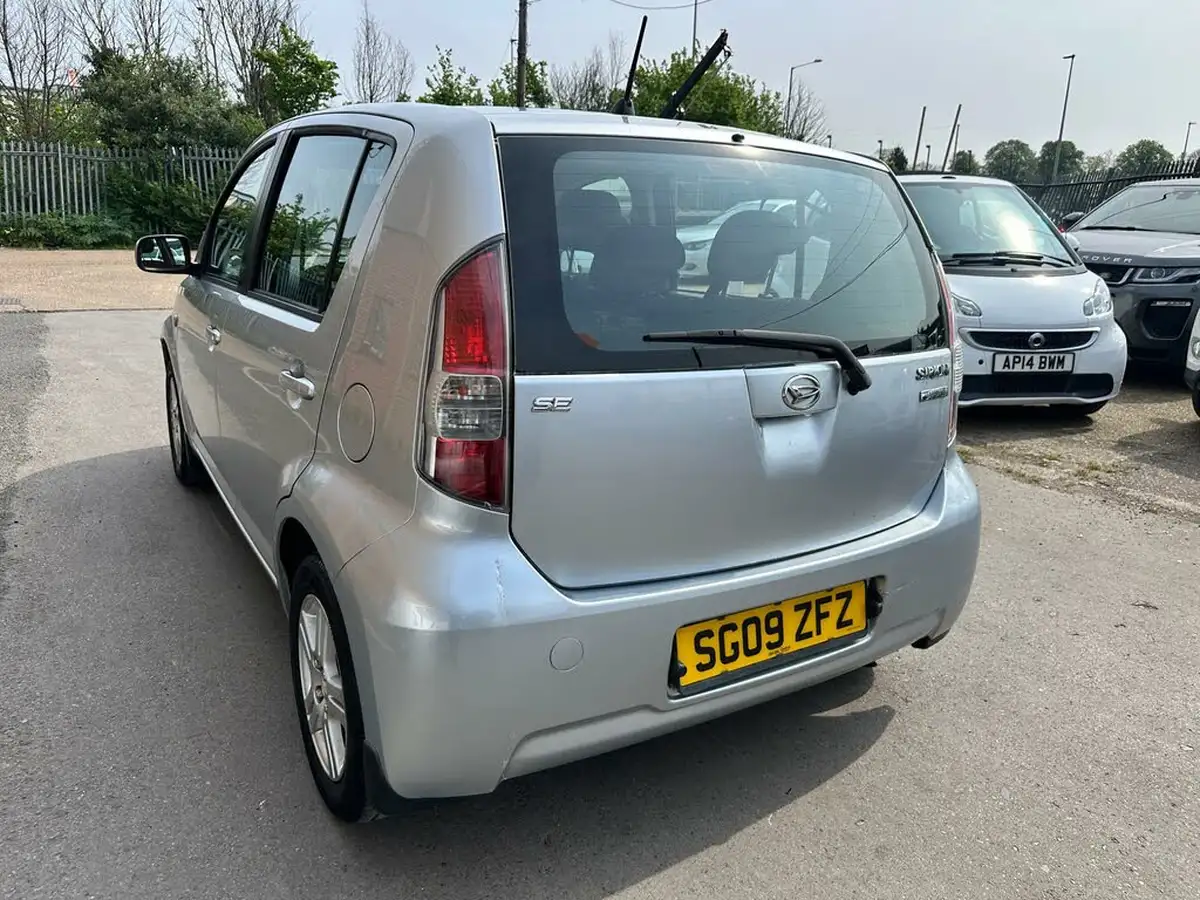 2009-daihatsu-sirion-13-se-big-3