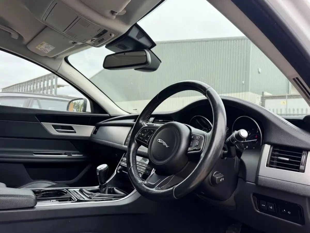 2016-jaguar-xf-20td-prestige-180ps-big-5