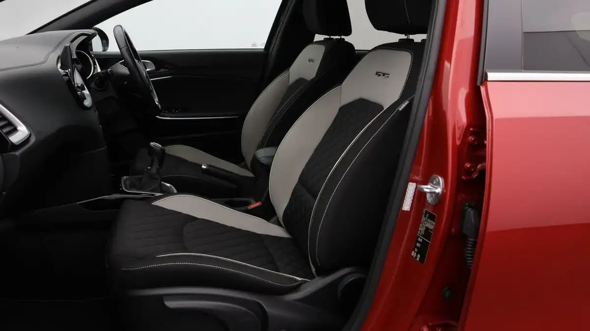 2021-kia-ceed-10-t-gdi-gt-line-big-13