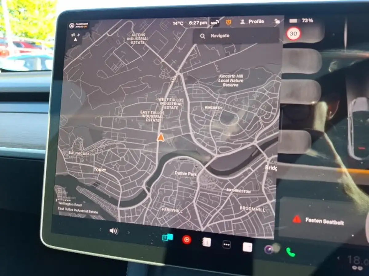 2022-tesla-model-y-e-long-range-big-11