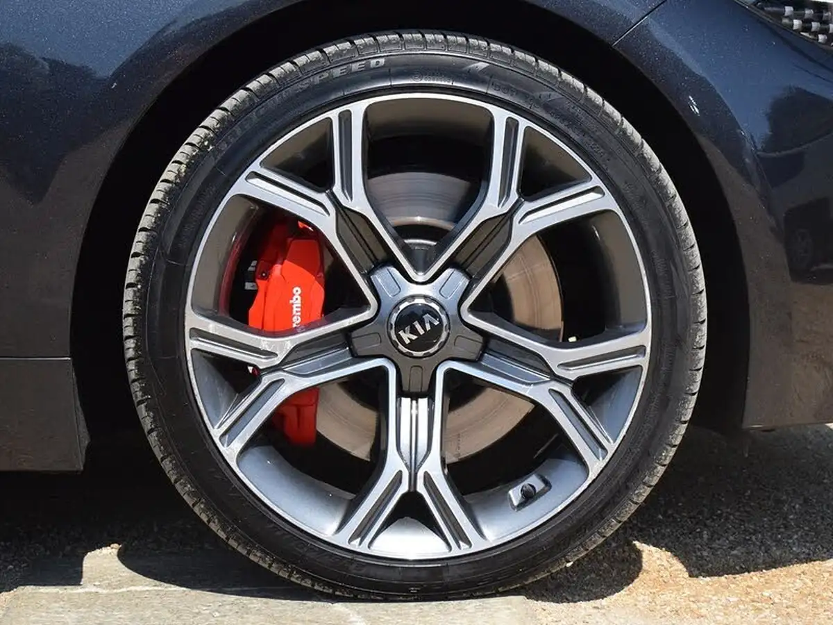 2019-kia-stinger-33-t-gdi-gt-s-365bhp-big-31