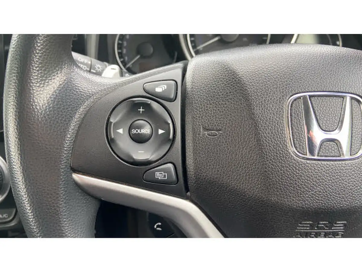 2018-honda-jazz-13-i-vtec-se-cvt-big-25