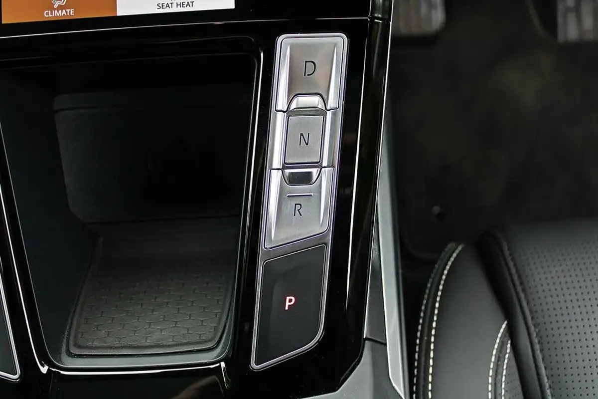 2023-jaguar-i-pace-ev400-hse-black-big-22