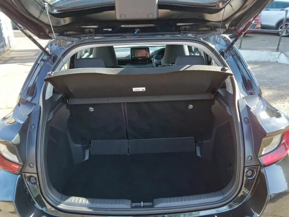 2021-toyota-yaris-15-vvt-i-icon-114bhp-hybrid-1490cc-e-cvt-big-11