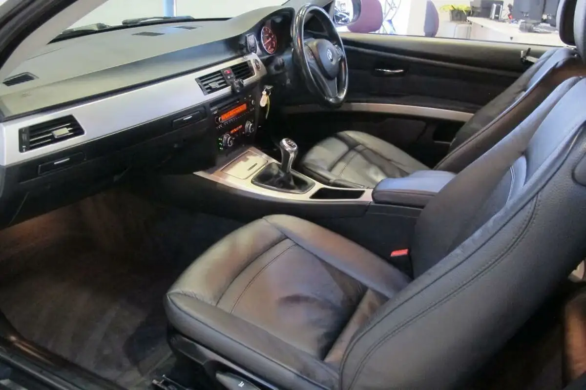 2011-bmw-3-series-20-320i-se-coupe-2d-1995cc-big-4