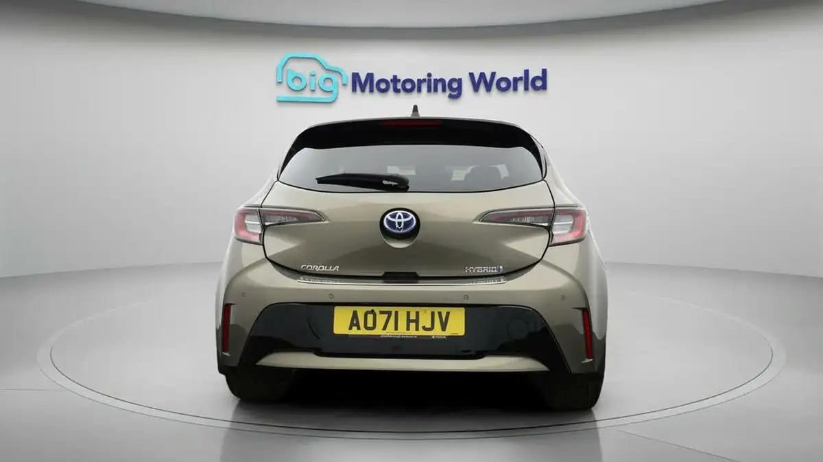 2022-toyota-corolla-18-vvt-i-excel-120bhp-trk-hatchback-big-5
