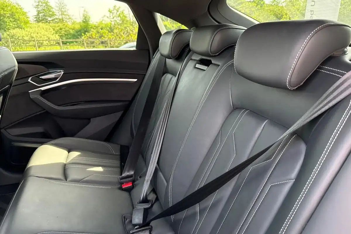 2023-audi-e-tron-55e-black-edition-sportback-big-18