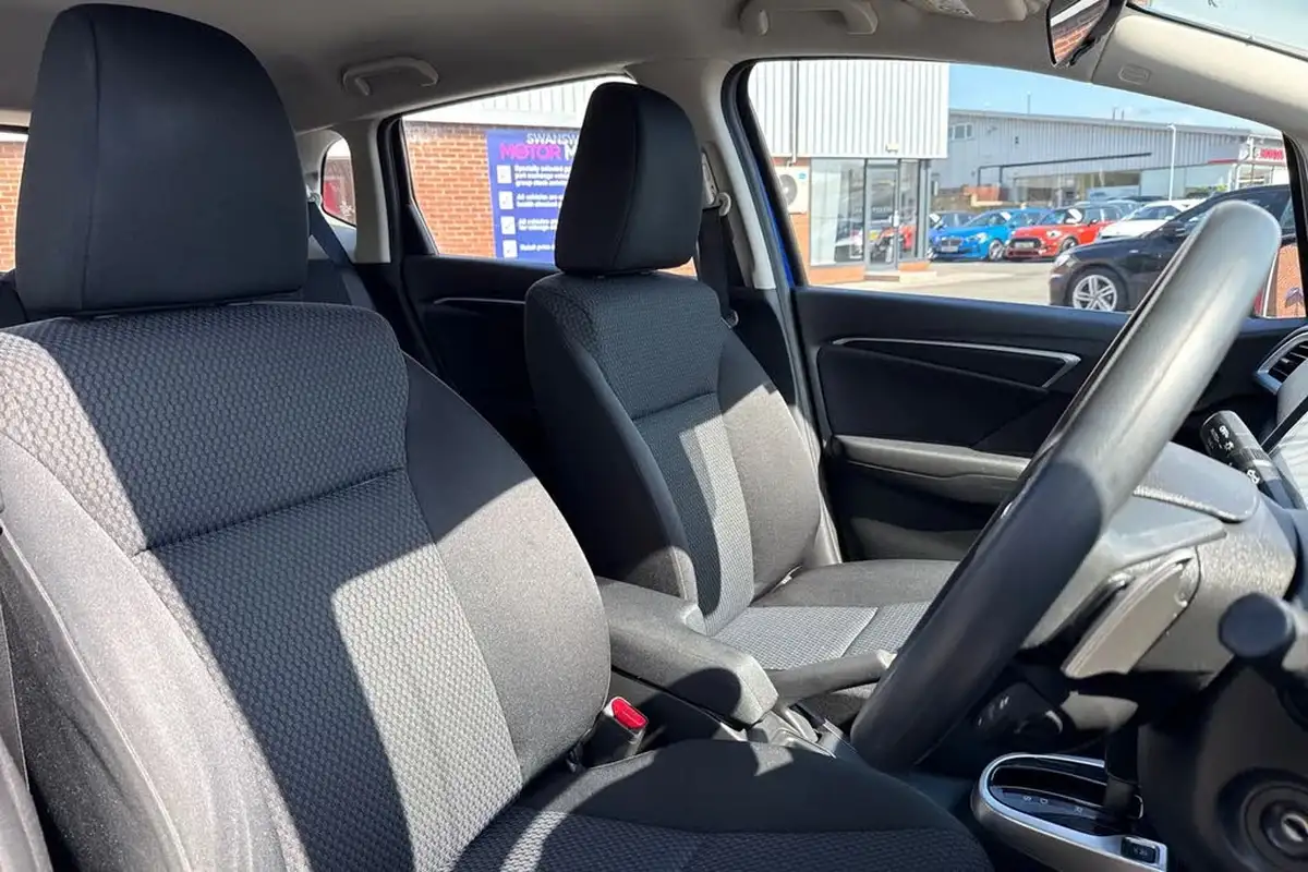 2019-honda-jazz-13-i-vtec-se-cvt-big-22