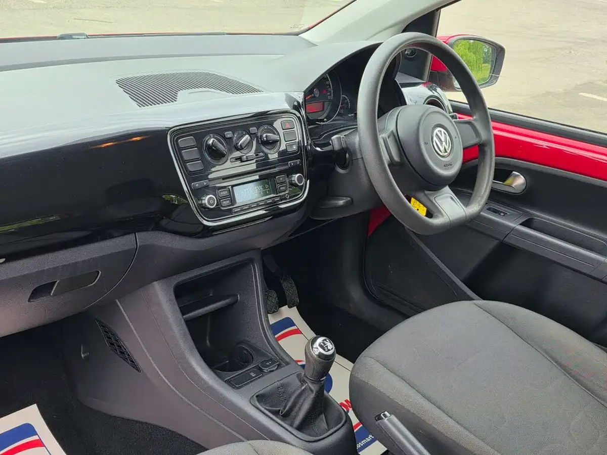 2014-volkswagen-up-10-move-up-59bhp-3d-big-10