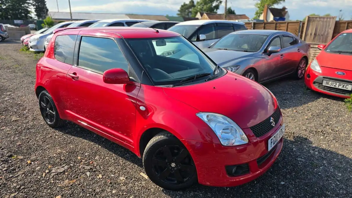 2010-suzuki-swift-13-sz4-3d-big-4