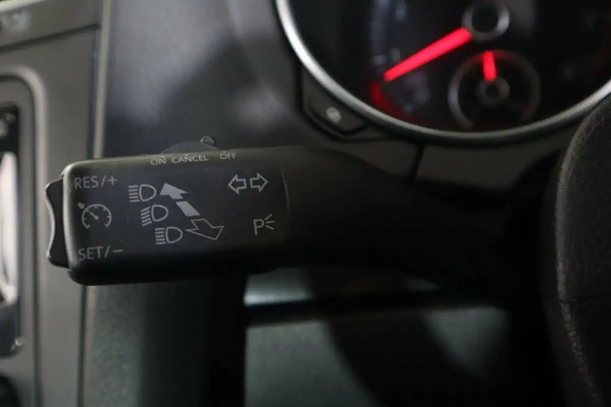 2010-volkswagen-golf-14-se-125ps-hatchback-5d-dsg-big-29