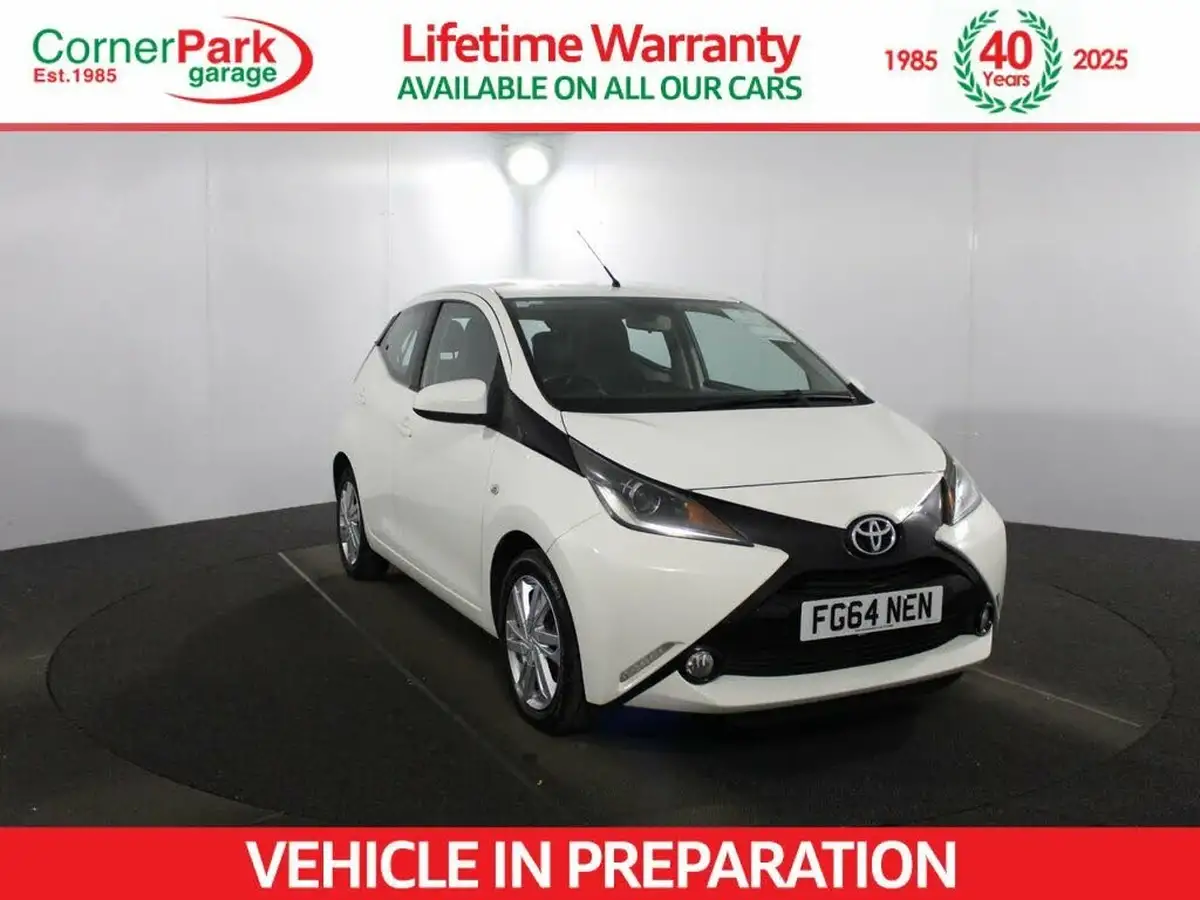 2015-toyota-aygo-10-x-pression-x-wave-x-tra-convenience-x-nav-big-0
