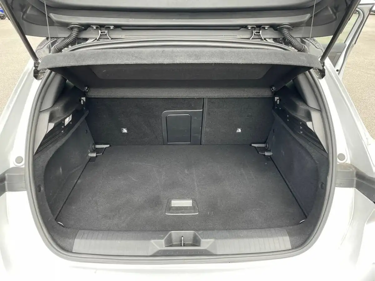 2024-vauxhall-astra-12-turbo-ultimate-130ps-hatchback-auto-big-11