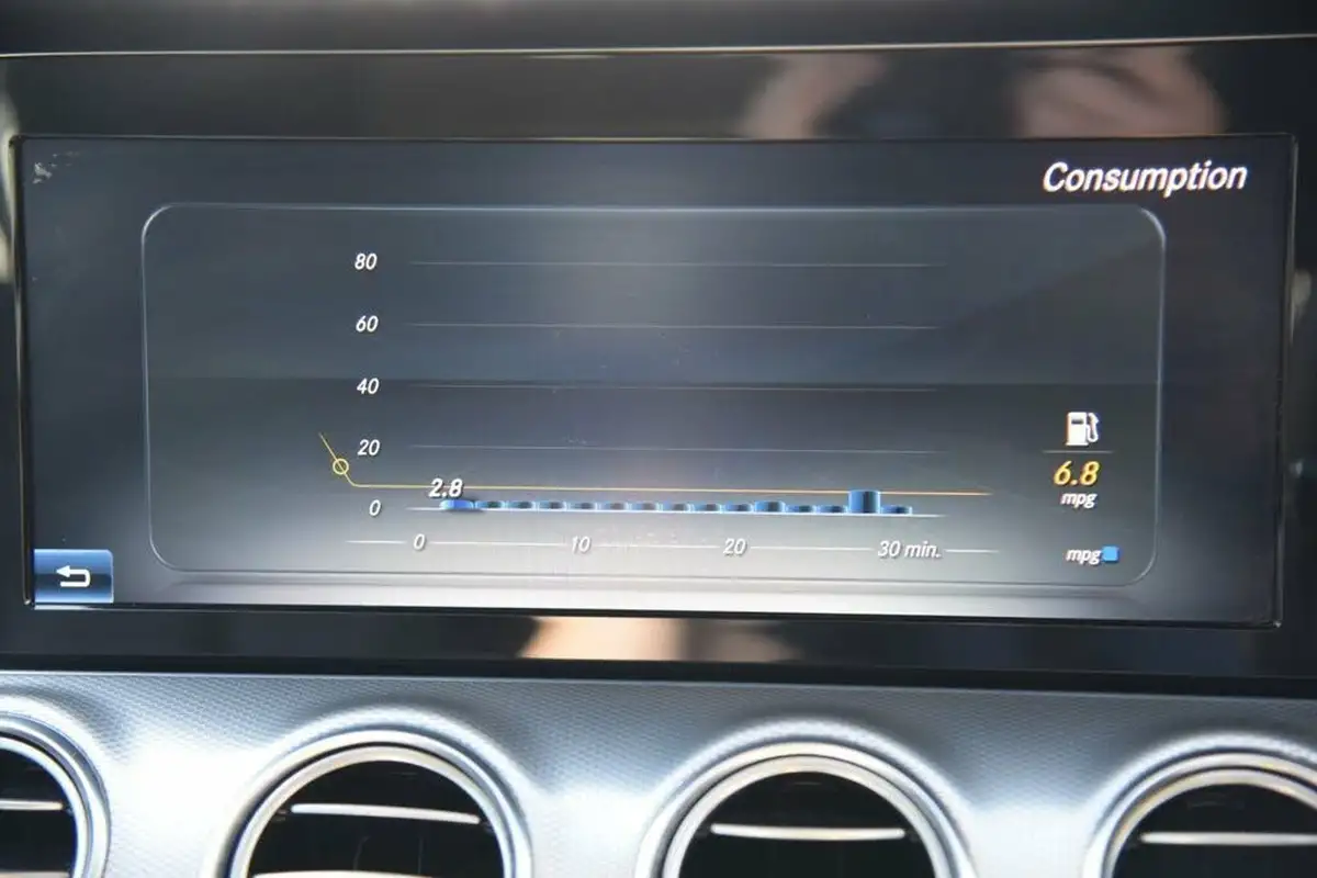 2019-mercedes-benz-e-class-20d-e220d-se-ss-estate-5d-big-43