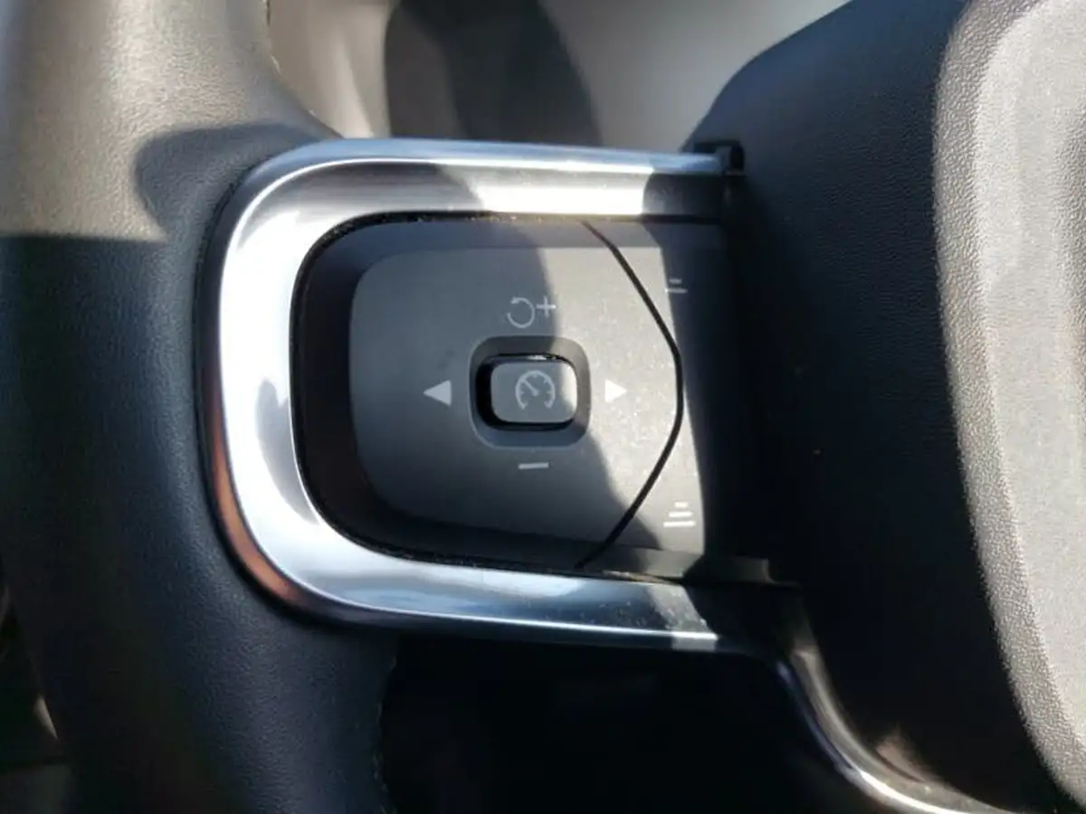 2022-volvo-xc40-15-t4-inscription-big-11