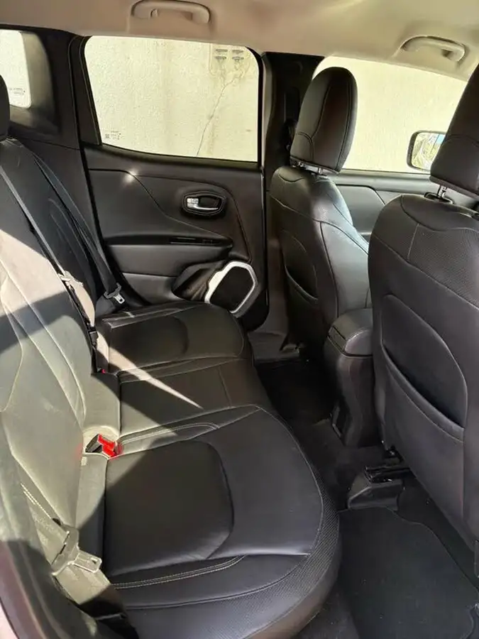 2015-jeep-renegade-14-limited-138bhp-big-17