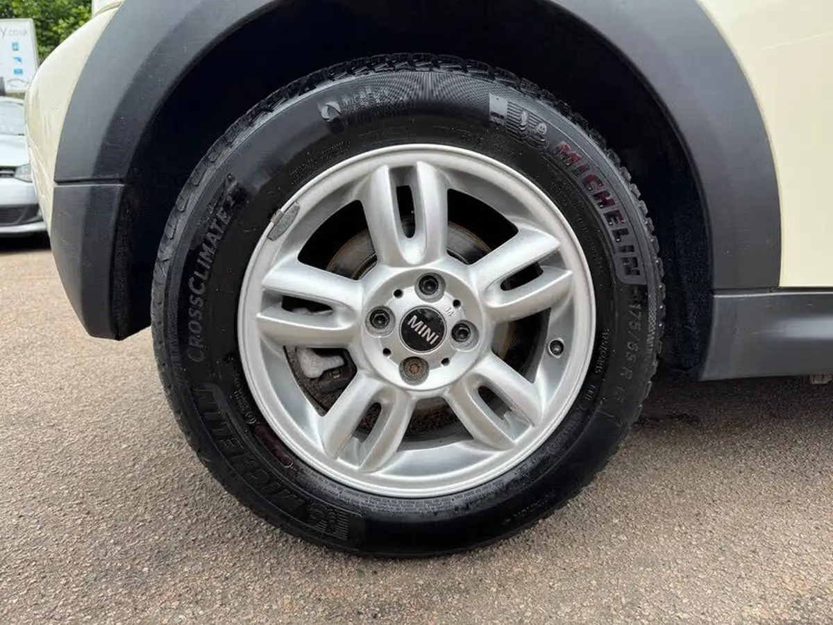 2012-mini-cooper-16-one-98bhp-sport-chili-hatchback-3d-big-25