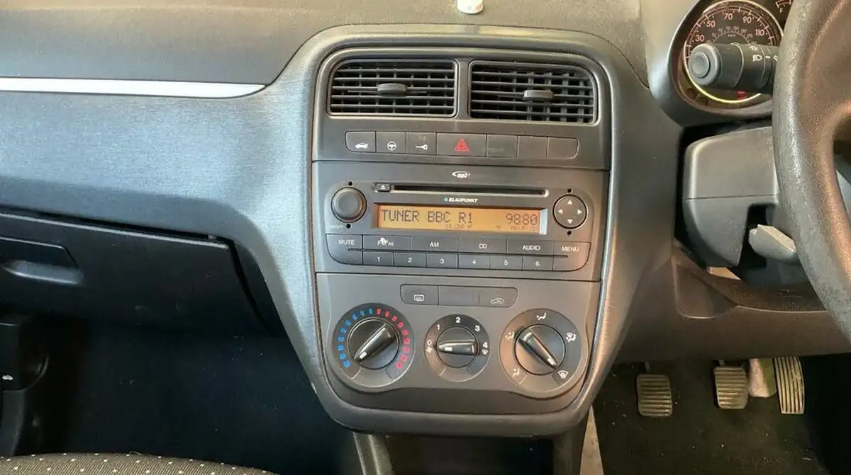 2009-fiat-grande-punto-14-active-8v-3d-big-7