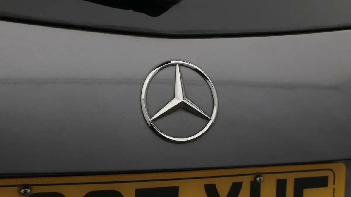 2018-mercedes-benz-a-class-15d-a180d-sport-109ps-executivess-hatchback-5d-7g-dct-big-20
