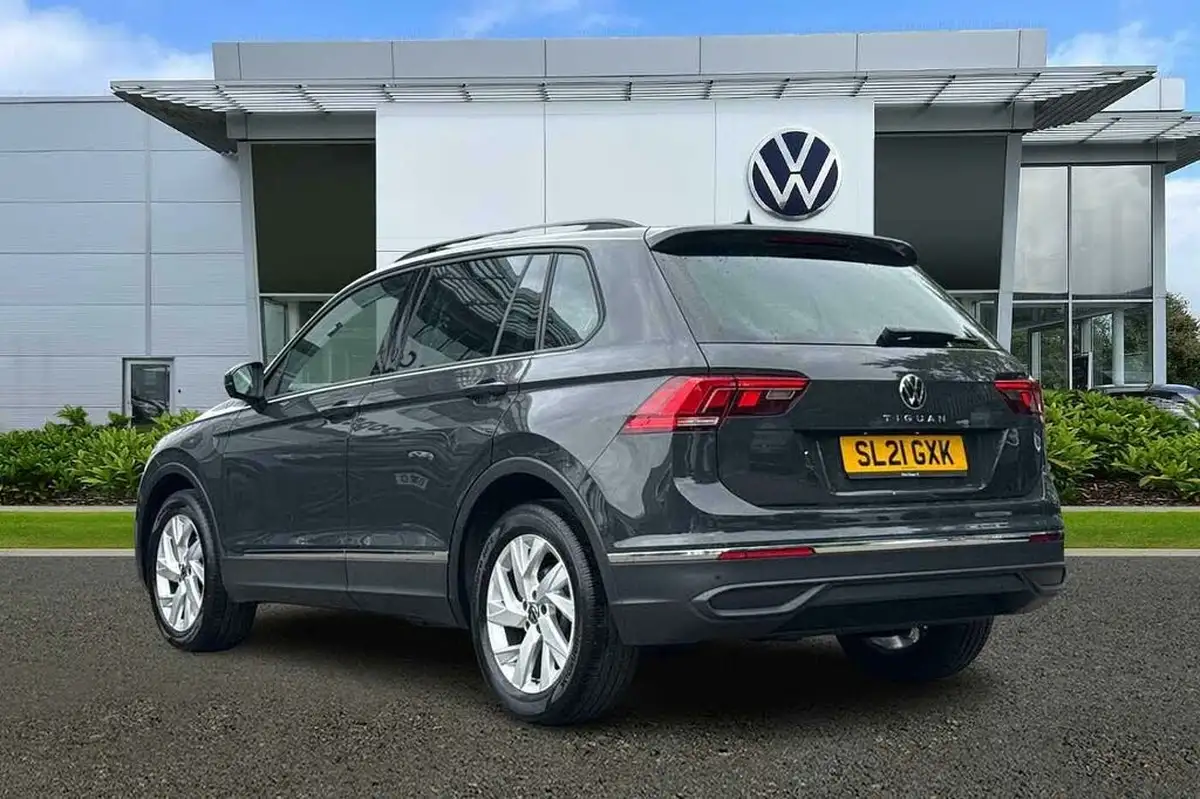 2021-volkswagen-tiguan-15-tsi-life-150ps-dsg-big-2