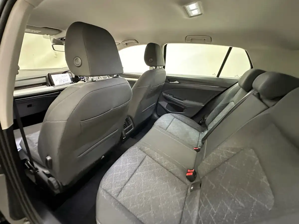 2020-volkswagen-golf-20tdi-life-hatchback-big-23
