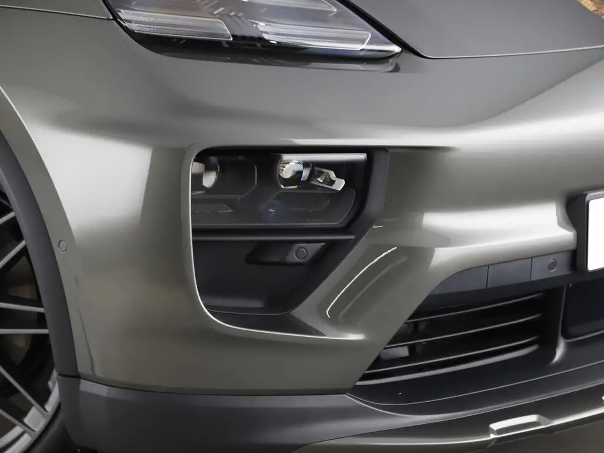 2025-porsche-macan-e-electric-big-39