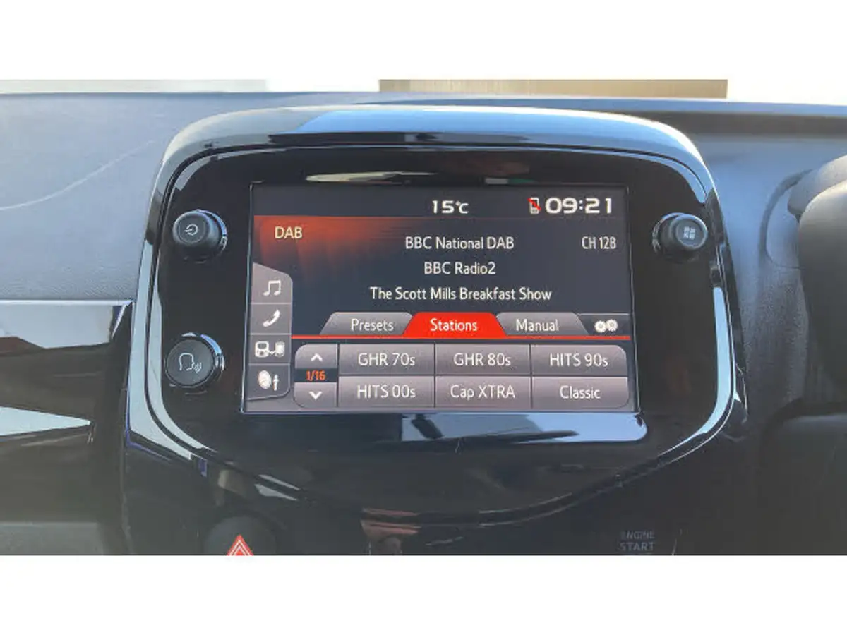 2020-toyota-aygo-10-vvt-i-x-clusiv-blackred-bi-tone-tss-x-shift-big-14