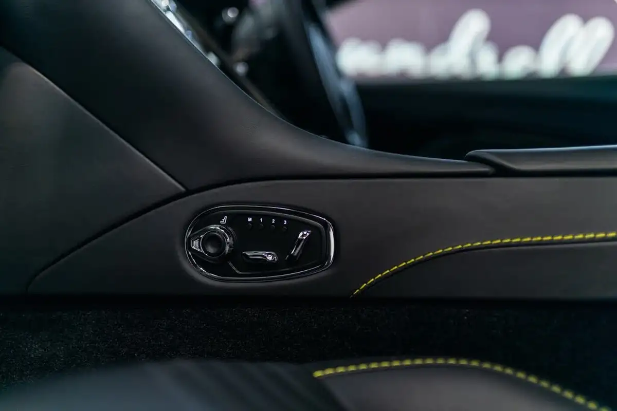 2017-aston-martin-db11-52-v12-big-30