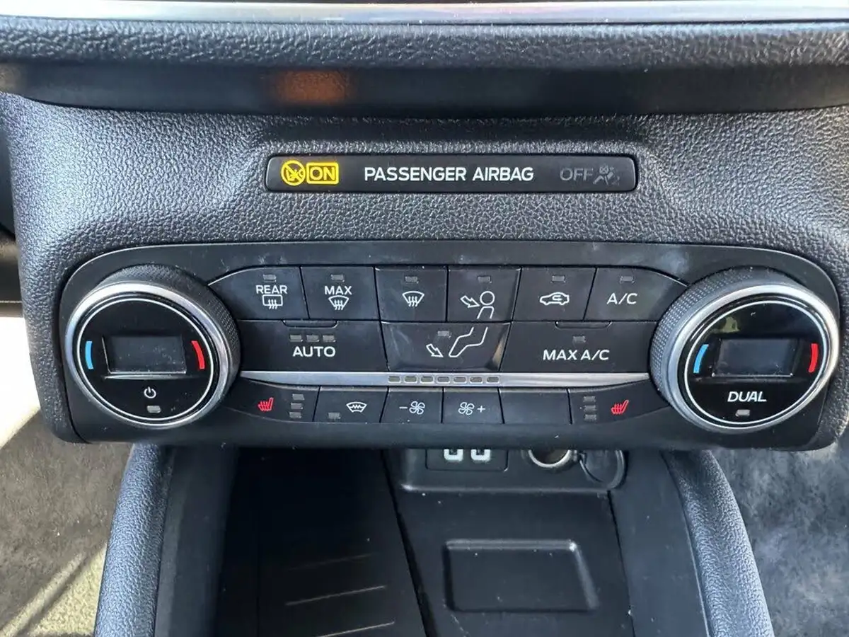 2020-ford-focus-10t-titanium-hatchback-auto-big-58