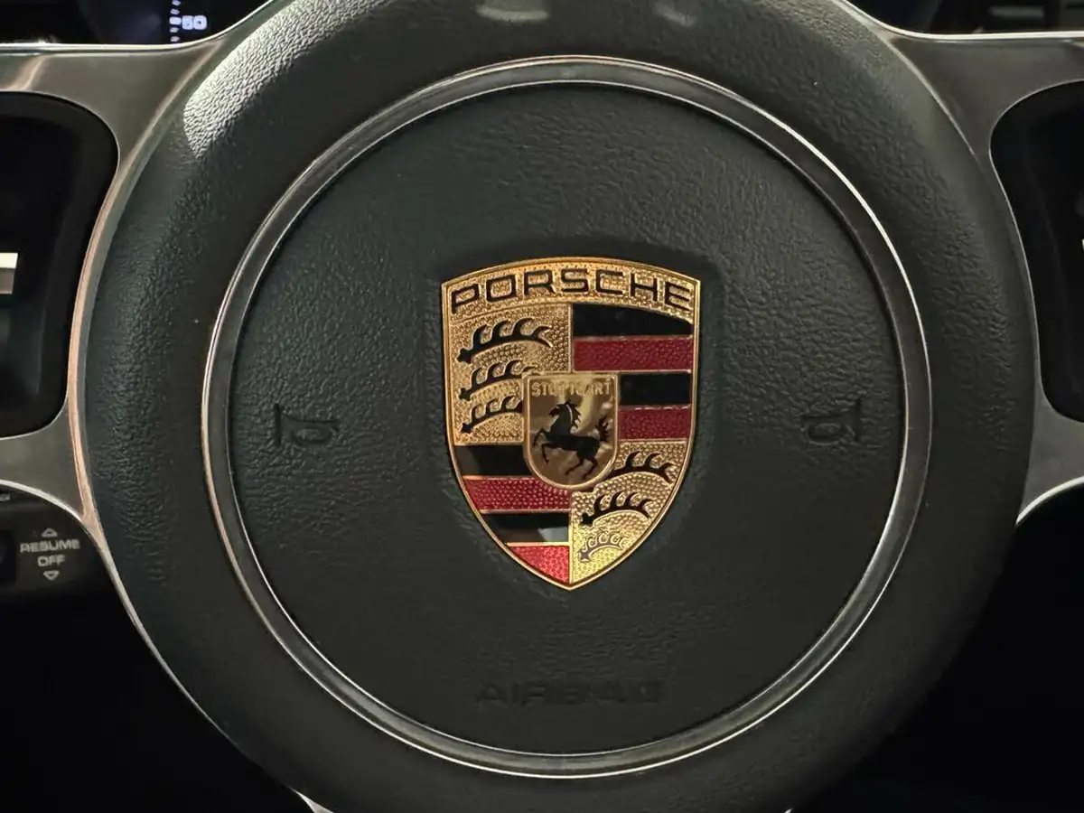 2018-porsche-macan-big-23