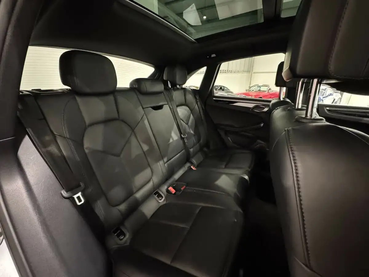 2018-porsche-macan-big-19