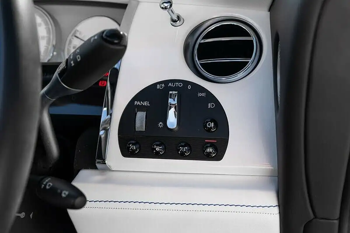 2018-rolls-royce-dawn-66-drophead-big-24