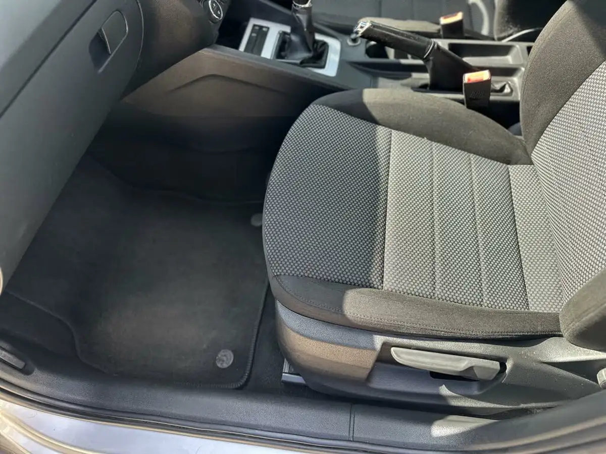 2014-skoda-octavia-16tdi-se-estate-big-40