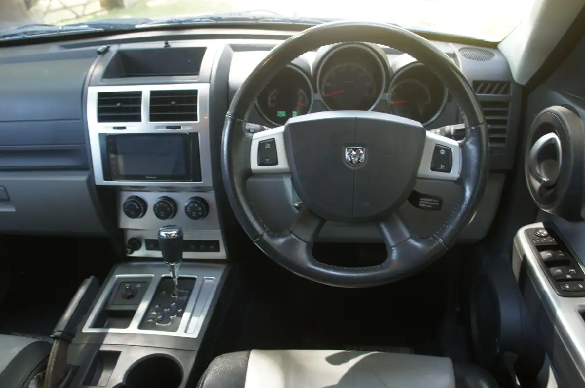 2008-dodge-nitro-28td-sxt-auto-big-6